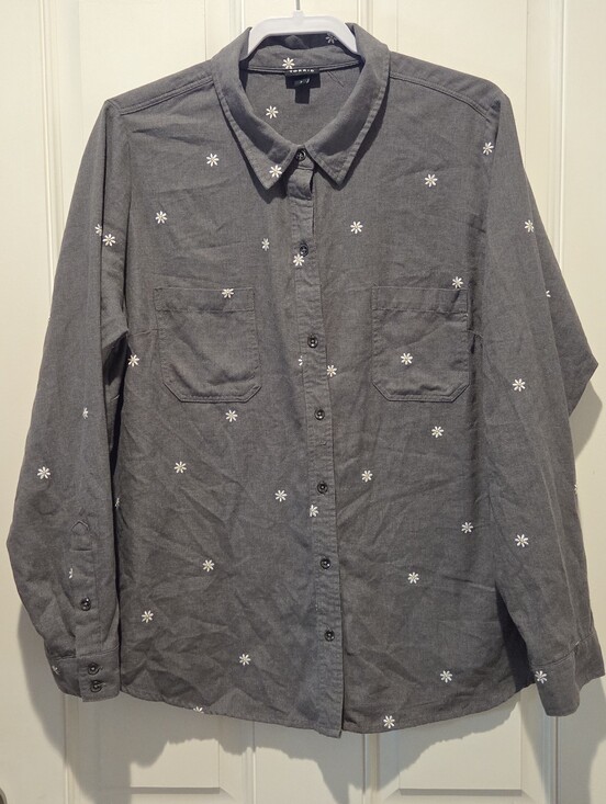 torrid Tops - Torrid Gray Long Sleeve Embroidered Daisies Button Down Shirt Size 2/2X
